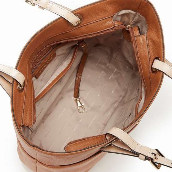 Michael Kors Bedford Medium Pebbled Leather Tote - Picture 5 of 7